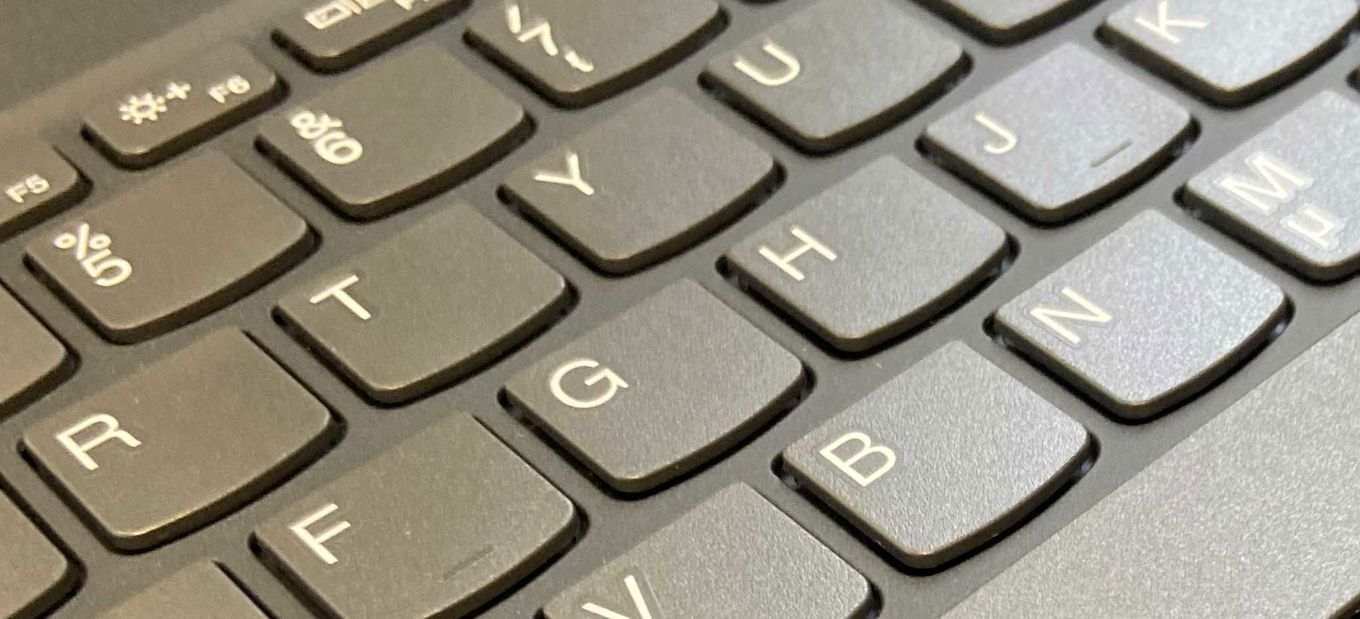 Bokstaver, tall og symboler på tastatur